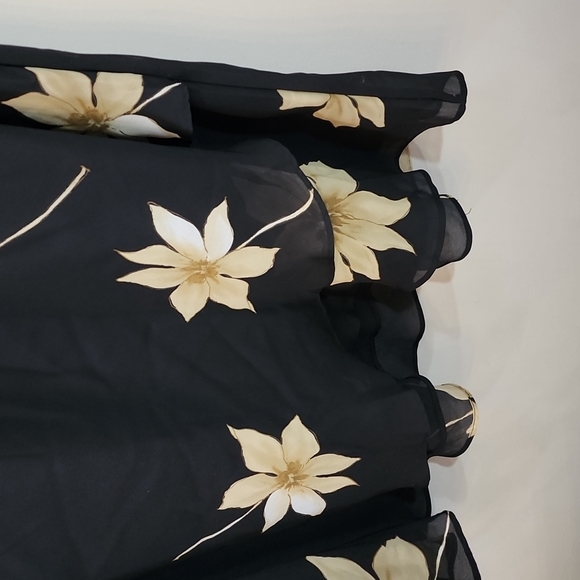 Studio I Sleeveless Black Floral Dress - Picture 3 of 6